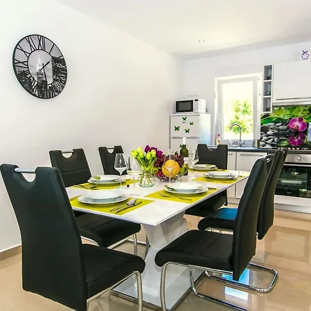 펜션 House Vrh (Krk)